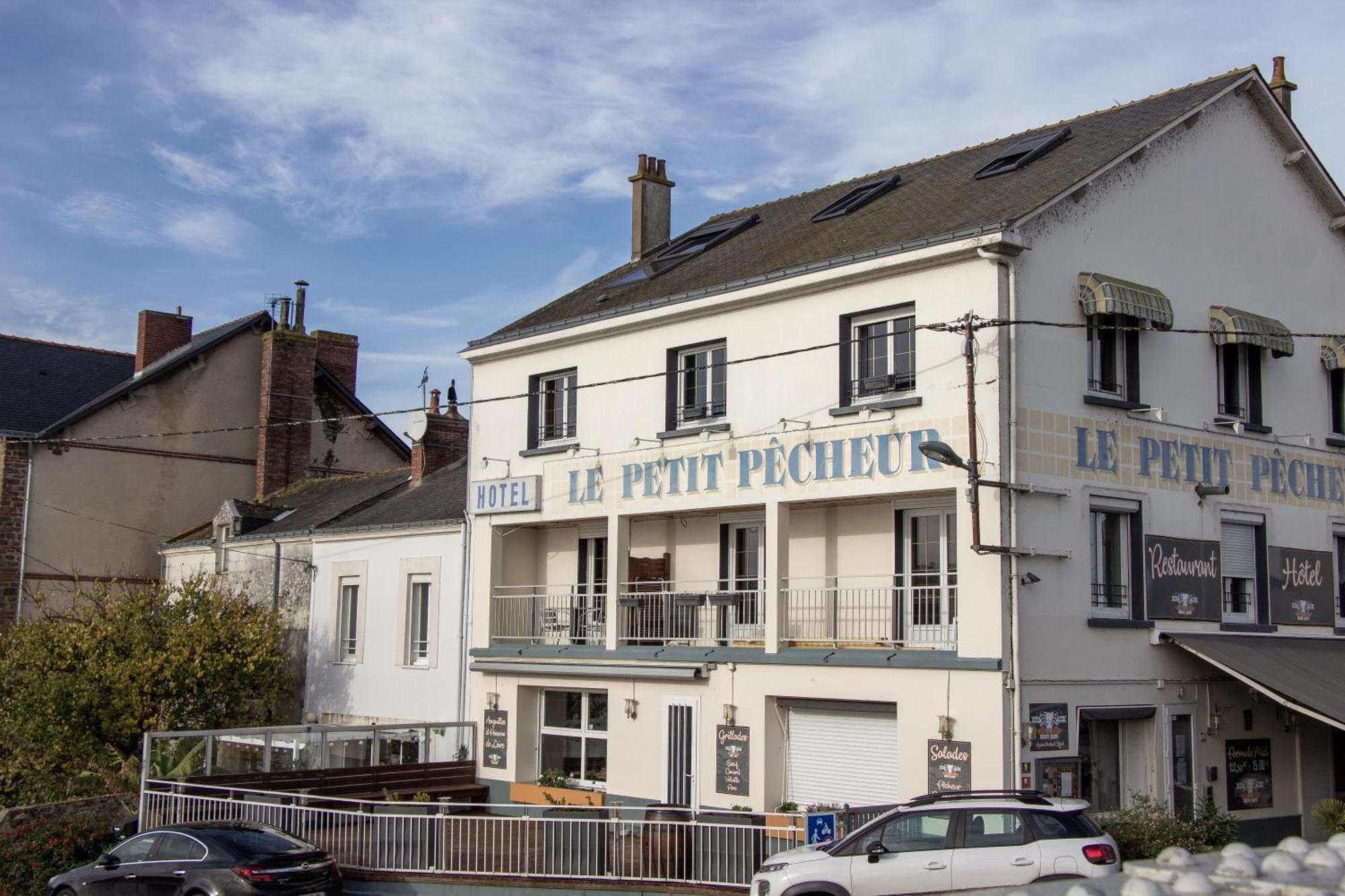 ホテル Le Petit Pecheur Saint-Florent-le-Vieil エクステリア 写真