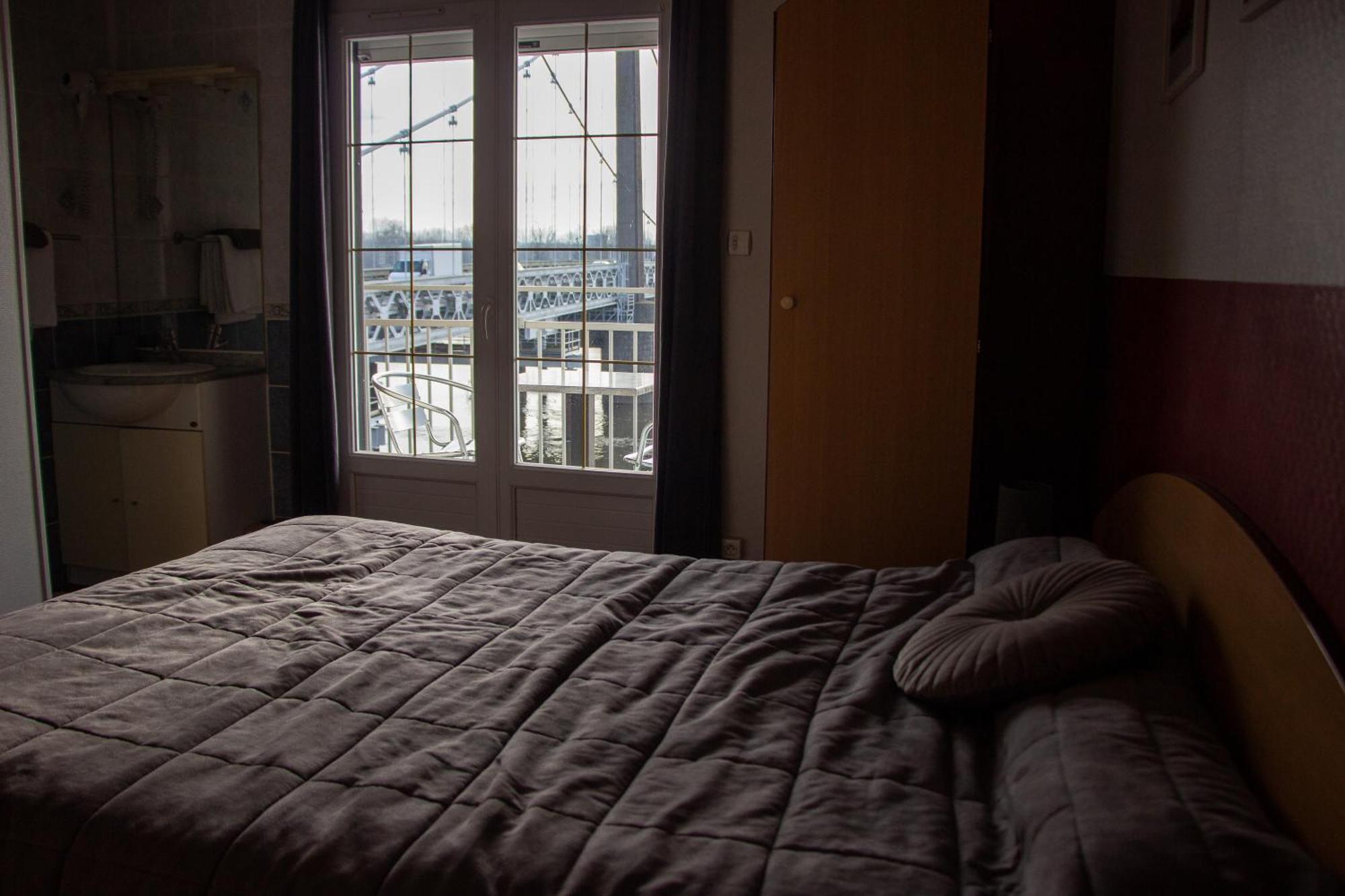 ホテル Le Petit Pecheur Saint-Florent-le-Vieil エクステリア 写真