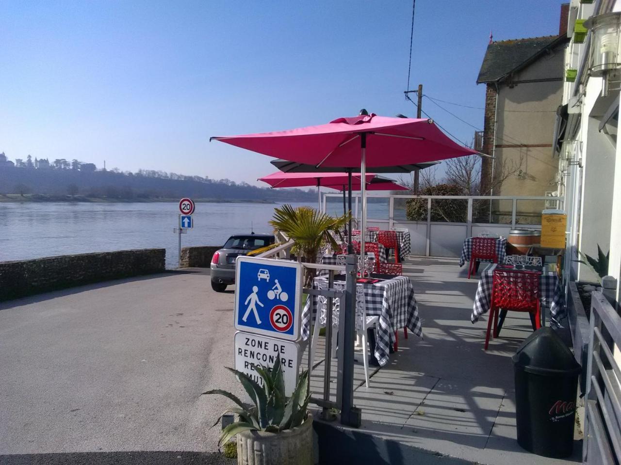 ホテル Le Petit Pecheur Saint-Florent-le-Vieil エクステリア 写真