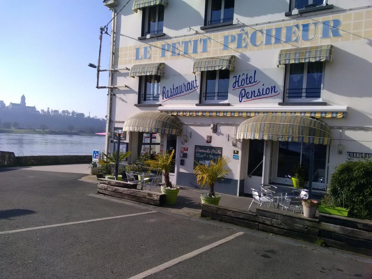 ホテル Le Petit Pecheur Saint-Florent-le-Vieil エクステリア 写真